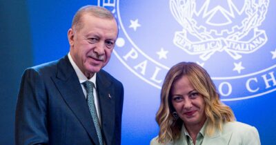 Copertina di Erdogan e Italia (con Leonardo) fanno affari, altro che Imamoglu