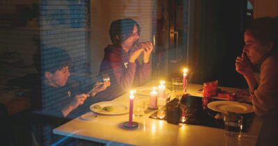 Copertina di Le rinnovabili c’entrano col blackout in Spagna? No, ma ormai sono nel mirino: per fortuna vanno avanti da sole