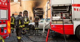 Boato e fiamme, a fuoco la pasticceria Cinque lune davanti al Senato