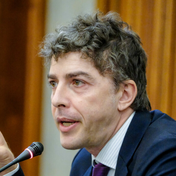 “Nessuna guerra al sindacato, ma al governo Meloni che mira a trasformare Taranto in pattumiera d’Europa”: lo sfogo dell’attore Michele Riondino