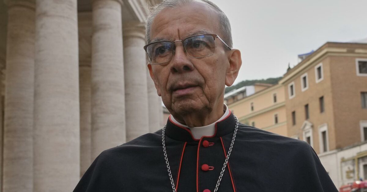 “Conclave di tre giorni, ho i miei cinque nomi. Possibili sorprese”: le previsioni del cardinale Chavez