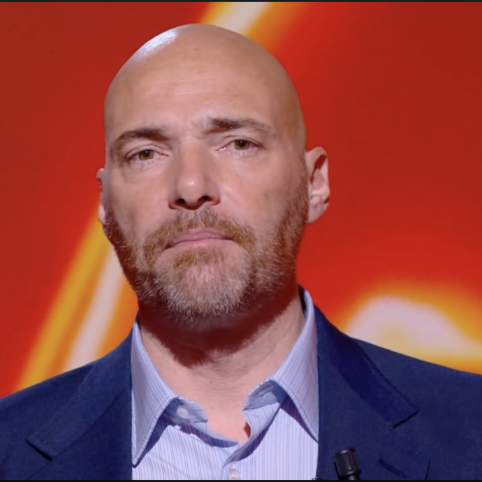 “Ho lasciato la tv perché volevo essere scomodo, volevo crearmi dei problemi per cercare la soluzione e così ho trovato la felicità”: parla l’ex Mtv Andrea Pezzi