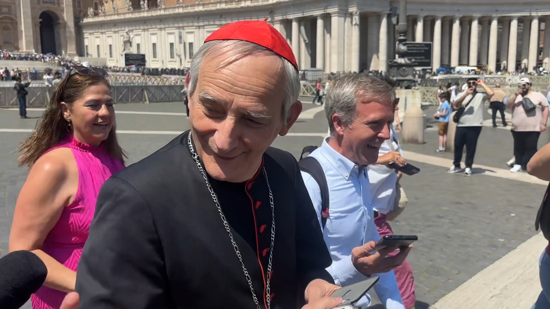 Zuppi esce dal Vaticano: “Buon Primo maggio, occupiamoci del lavoro e delle vittime del lavoro”