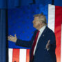 Copertina di L'"età dell'oro" promessa da Trump parte con una contrazione del Pil dello 0,3%. Il presidente: "Colpa di Biden"