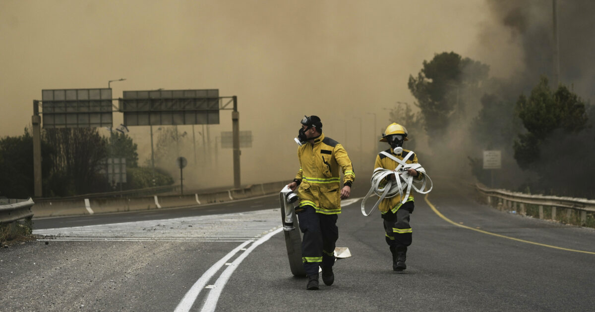Israele, bruciano i boschi intorno a Gerusalemme. Hamas: “Incendiate tutto ciò che è vicino agli insediamenti”