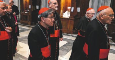 Copertina di Pizzaballa e Tagle: un Papa geopolitico come Wojtyla