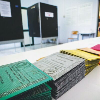 Copertina di Il costituzionalista Pallante: “Referendum oscurati, temono che il lavoro ritorni un diritto”