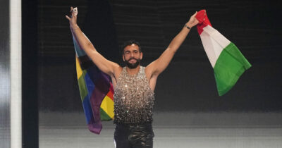 Copertina di Nuove regole a Eurovision 2025 per le bandiere: gli artisti sfoggeranno solo la propria Nazione, il pubblico libero di esporre anche quella palestinese