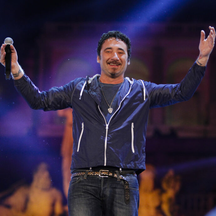 “In barca con Lucio Dalla aspettavamo Gino Paoli. Sentimmo una botta fortissima e un bestemmione. Non si era chinato in tempo e aveva sbattuto la testa contro il boma”: lo rivela Federico Zampaglione