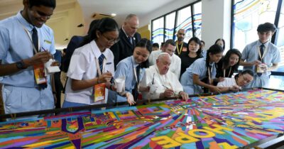 Copertina di “Su lavoro e ambiente il prossimo Papa dovrà essere ancora più coraggioso”: l’appello dei giovani