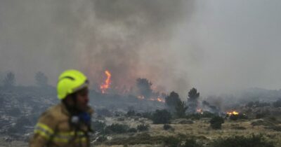 Copertina di L’Italia e l’Europa soffocano per il caldo estremo: 4 morti in Francia e Spagna. Incendi in Catalogna
