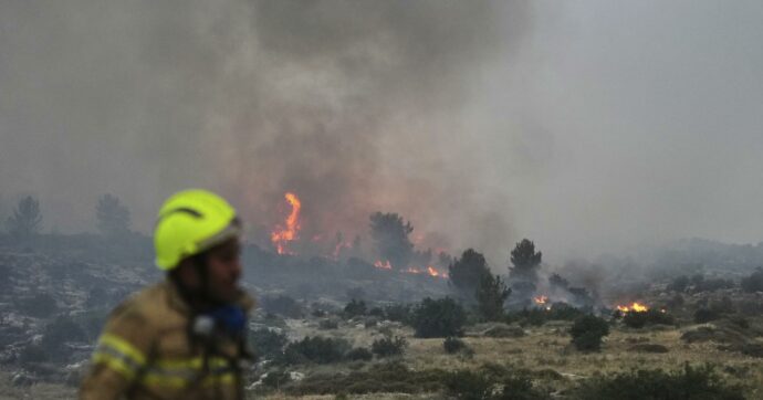 L’Italia e l’Europa soffocano per il caldo estremo: 4 morti in Francia e Spagna. Incendi in Catalogna
