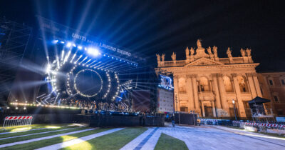Copertina di Concerto Primo Maggio: la scaletta e come vedere l’evento. Leo Gassmann inaugura la maratona televisiva sulle note di “Bella Ciao”