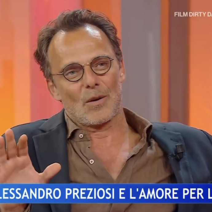 “Mio figlio Andrea l’ho amato con la scrittura. Ci sarei dovuto essere di più. Con Elena è stato diverso perché ero più grande”: così Alessandro Preziosi