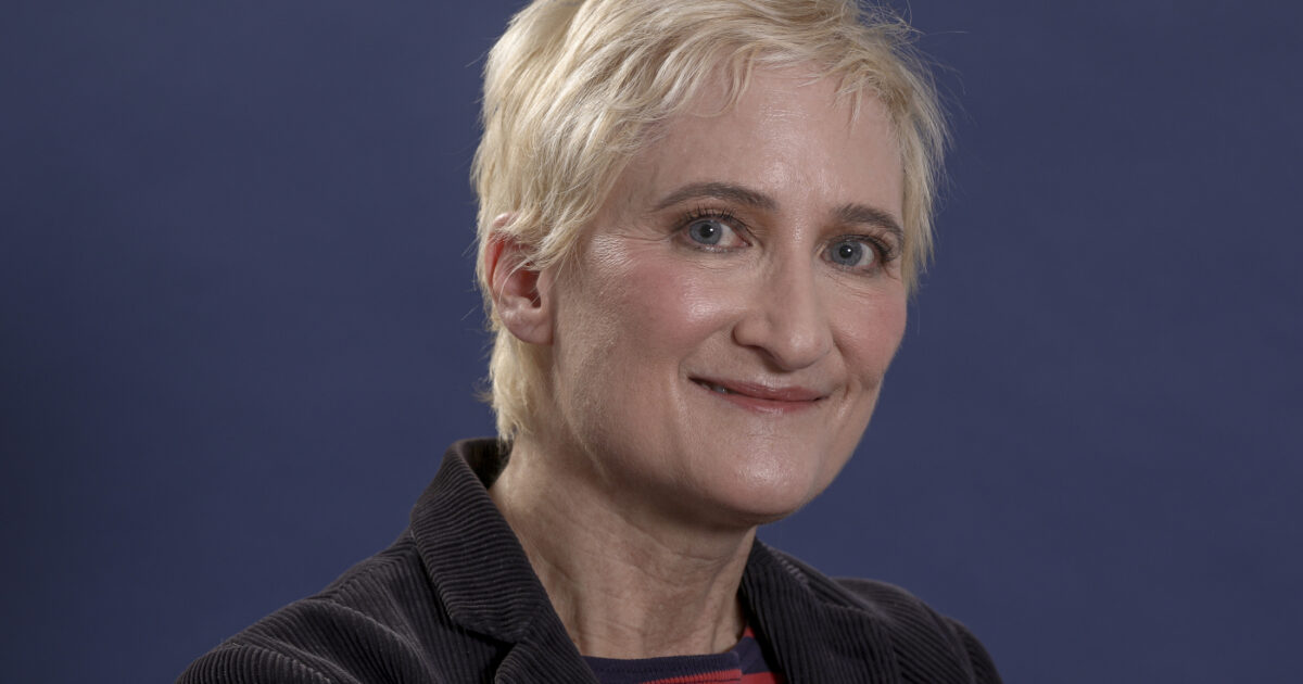 È morta in un incendio Jill Sobule: “In fiamme la casa di amici, non ha avuto scampo”. Addio alla cantante di “I Kissed a Girl”, primo brano gay nella Top 20 È morta in un incendio Jill Sobule: “In fiamme la casa di amici, non ha avuto scampo”. Addio alla cantante di “I Kissed a Girl”, primo brano gay nella Top 20