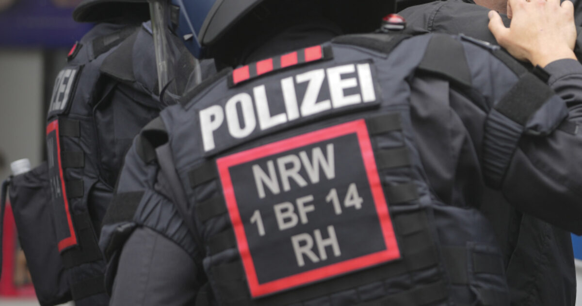 Germania, auto sulla folla a Stoccarda: diversi feriti. Fermato un uomo Germania, auto sulla folla a Stoccarda: diversi feriti. Fermato un uomo