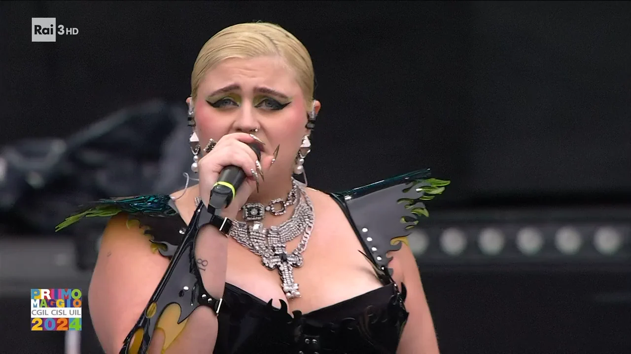 Attacco all’Iran, Big Mama bloccata a Dubai: “Continuiamo a sentire i missili sulla testa, io sono terrorizzata” Attacco all’Iran, Big Mama bloccata a Dubai: “Continuiamo a sentire i missili sulla testa, io sono terrorizzata”