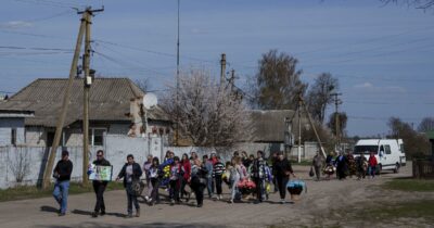 Copertina di Ucraina, la Russia sta creando una zona cuscinetto a Sumy. Media: “Da Trump ok a invio di armi a Kiev per 50 milioni”