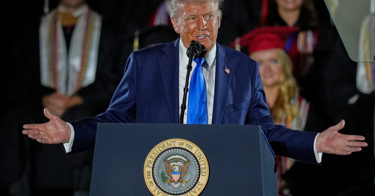 Ucraina, media: “Trump sblocca l’invio di armi a Kiev per 50 milioni di dollari”. Vance: “La guerra non finirà presto” Ucraina, media: “Trump sblocca l’invio di armi a Kiev per 50 milioni di dollari”. Vance: “La guerra non finirà presto”