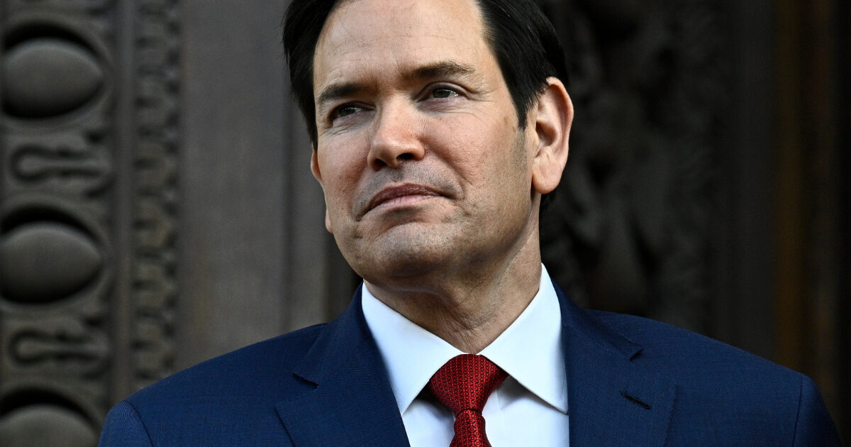 Rubio, l’onnipotente: l’ex senatore ora ha 4 incarichi. Il Nyt: “Più di Kissinger e Xi Jinping” Rubio, l’onnipotente: l’ex senatore ora ha 4 incarichi. Il Nyt: “Più di Kissinger e Xi Jinping”
