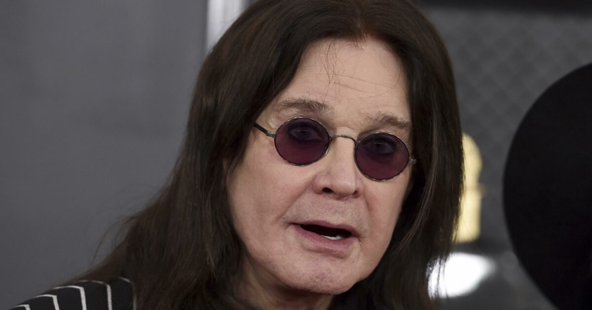 Pregavo morire da Ilfattoquotidiano.it pregavo di morire nel sonno ma non voglio andarmene in una stanza di albergo le rivelazioni di ozzy osbourne