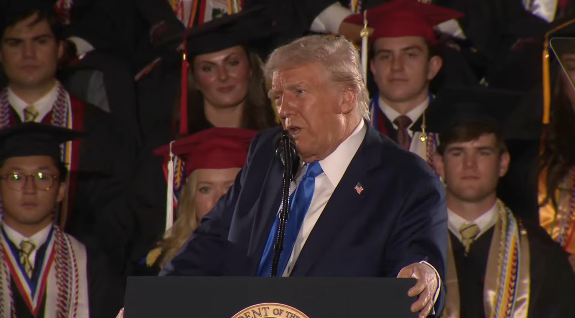 Trump Prima da Ilfattoquotidiano.it trump prima i signori di internet mi odiavano ora mi stanno baciando il c… – video