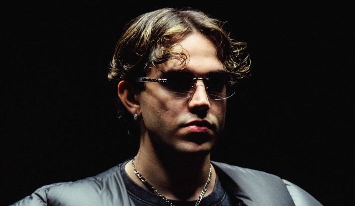 “Il talento fa la fine di Cristo se si inseguono solo streaming. Mi sono pentito di aver inciso alcune canzoni. Oggi canto, non per soldi”: così Aka 7even “Il talento fa la fine di Cristo se si inseguono solo streaming. Mi sono pentito di aver inciso alcune canzoni. Oggi canto, non per soldi”: così Aka 7even