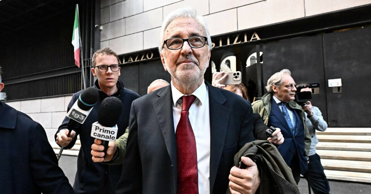 L’ex ad di Autostrade Castellucci si lamenta dal carcere: “In 6 in cella, così si comprime il mio diritto di difesa” L’ex ad di Autostrade Castellucci si lamenta dal carcere: “In 6 in cella, così si comprime il mio diritto di difesa”