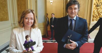 Copertina di I 273 regali a Giorgia Meloni: tra tappeti, gioielli, vasi e scarpe di pitone blu