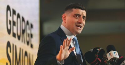 Copertina di Il candidato romeno Simion: “In Ue niente obbedienza cieca. Nato e truppe Usa garanzie per la sicurezza”