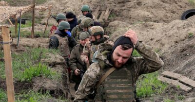 Copertina di Trump sblocca i primi aiuti (pochi) post-Biden a Kiev