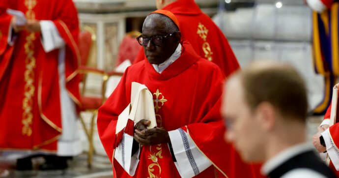 Conclave, l’intrigo francese: Macron, Bolloré e Sarah papabile