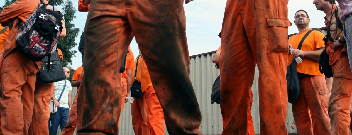 Copertina di La lotta di Dunkerque per non diventare la nuova Taranto: Arcelor-Mittal annuncia licenziamenti, operai in piazza