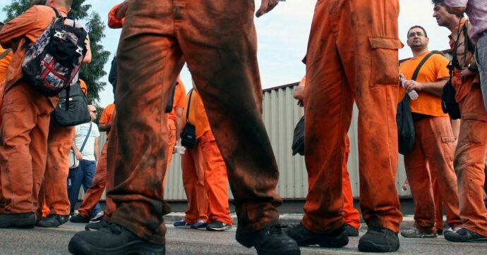 La battaglia di Dunkerque per non diventare la nuova Taranto: Arcelor-Mittal annuncia licenziamenti, operai in piazza