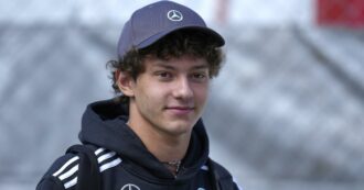 Copertina di Kimi Antonelli dal podio in Canada alla prima prova della maturità. La prof: “Durante i Gran Premi mi chiamava per chiedere delle interrogazioni”