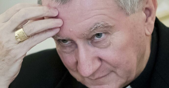 Conclave, è il tempo di manovre e veleni: dagli Usa la notizia del malore di Parolin. Poi la smentita del Vaticano