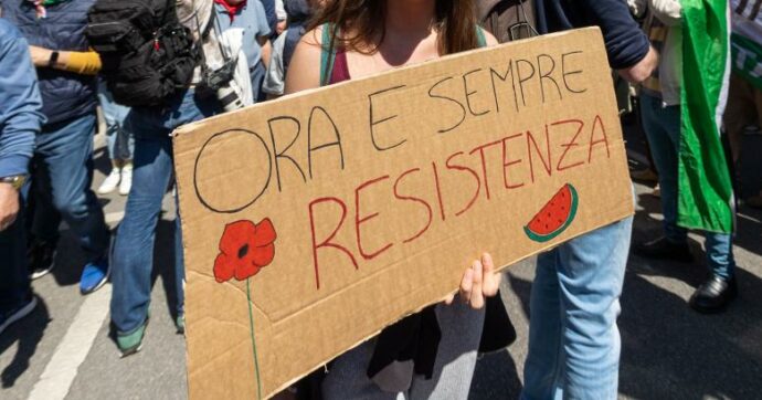 Vietato cantare “Bella ciao” il 25 aprile: a Mottola 10 persone identificate per infrazione della “sobrietà”