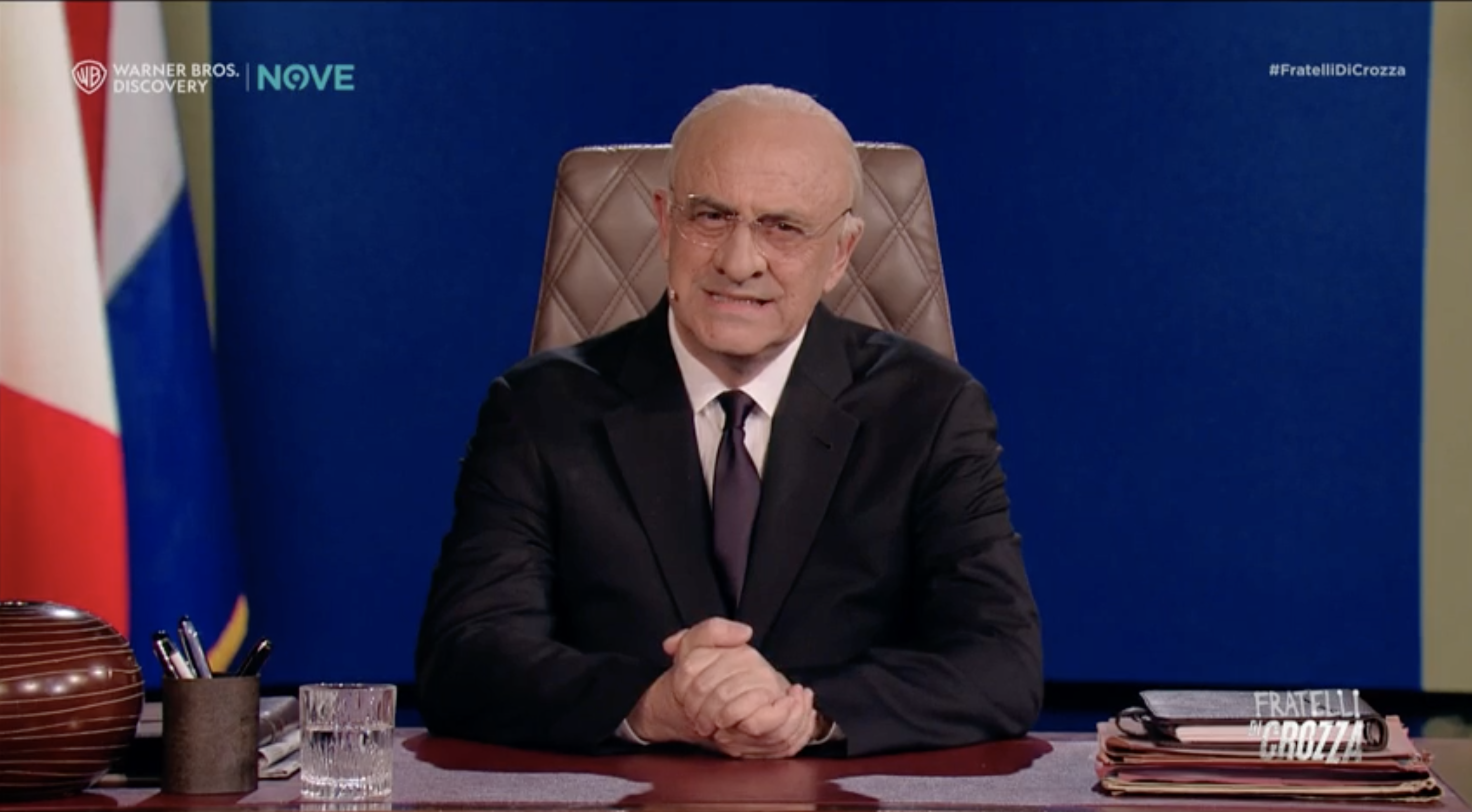 Crozza De Luca: “Macché terzo mandato, non mi è mai interessato… Habemus papam. De Luca Totò primus” Crozza De Luca: “Macché terzo mandato, non mi è mai interessato… Habemus papam. De Luca Totò primus”