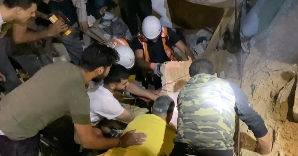 Nuovo attacco israeliano a Gaza: tra le macerie i corpi di 11 persone, fra cui 3 bambini di meno di un anno (video) Nuovo attacco israeliano a Gaza: tra le macerie i corpi di 11 persone, fra cui 3 bambini di meno di un anno (video)