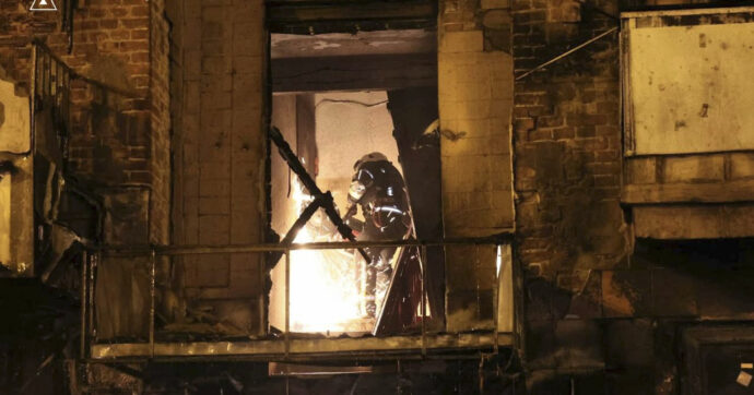 Zelensky: “Tregue di Putin? Troppo brevi per colloqui seri”. Mosca: se Kiev attacca nel V-Day non arriva al 10 maggio. Drone ucraino abbatte jet russo