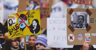 Copertina di Giovanni Di Lorenzo (Die Zeit): “Afd si è radicalizzato, ma non si combatte mettendolo fuorilegge”