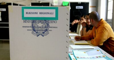 Copertina di Ricci deve correre, Fico aspetta: corsia doppia giallorosa