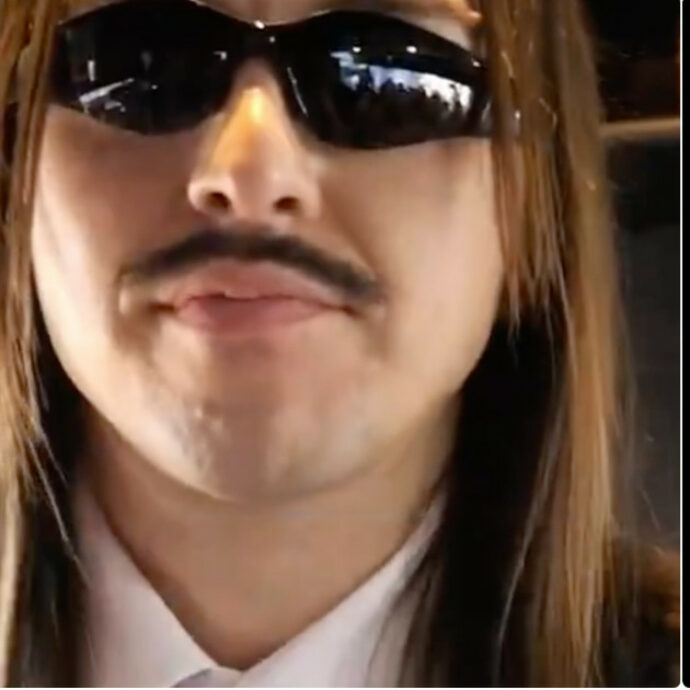 Tommy Cash si rifiuta di cantare “Bella ciao”: “Quella non è la mia canzone”. Scoppia la polemica a pochi giorni dall’Eurovision