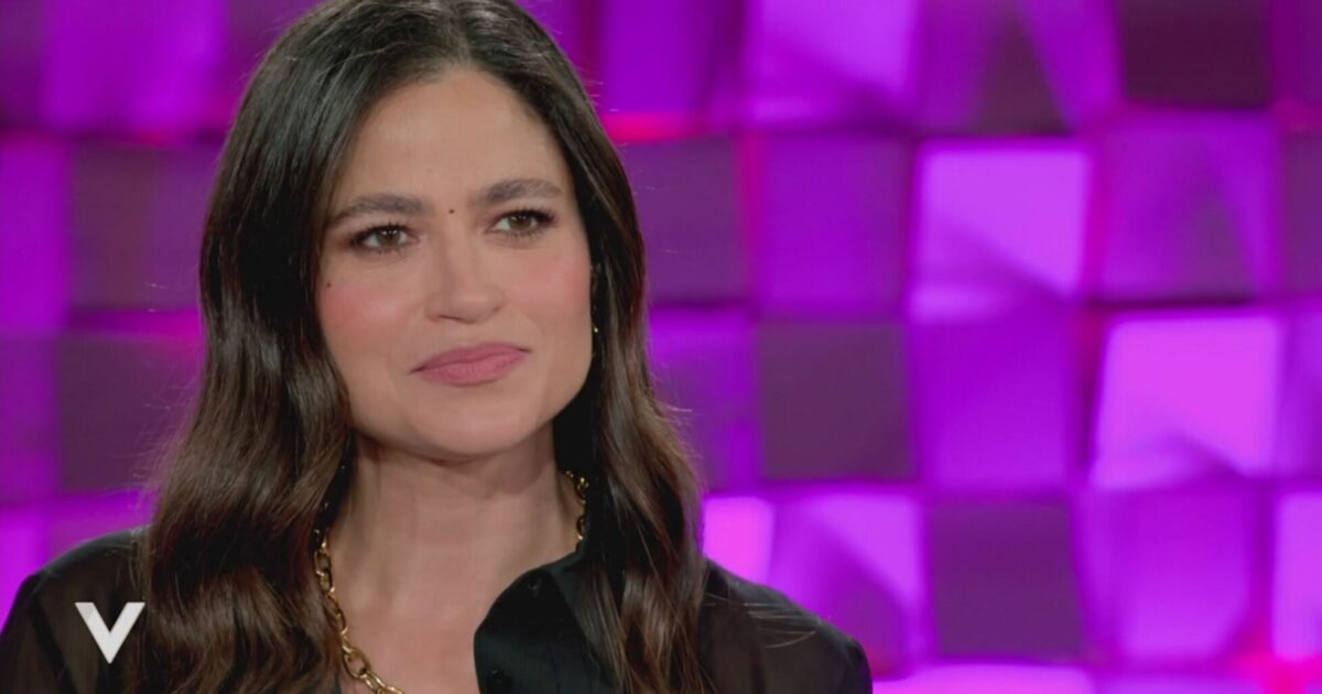 “Sono stata in psicanalisi per 10 anni. Avevo problemi in famiglia, conflitti con mia madre”: Veronica Gentili in lacrime a Verissimo “Sono stata in psicanalisi per 10 anni. Avevo problemi in famiglia, conflitti con mia madre”: Veronica Gentili in lacrime a Verissimo