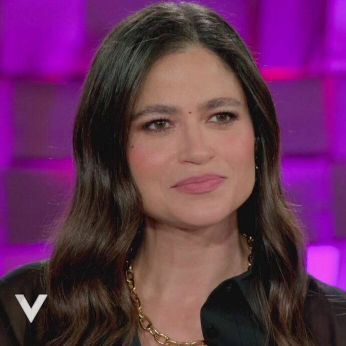 “Sono stata in psicanalisi per 10 anni. Avevo problemi in famiglia, conflitti con mia madre”: Veronica Gentili in lacrime a Verissimo