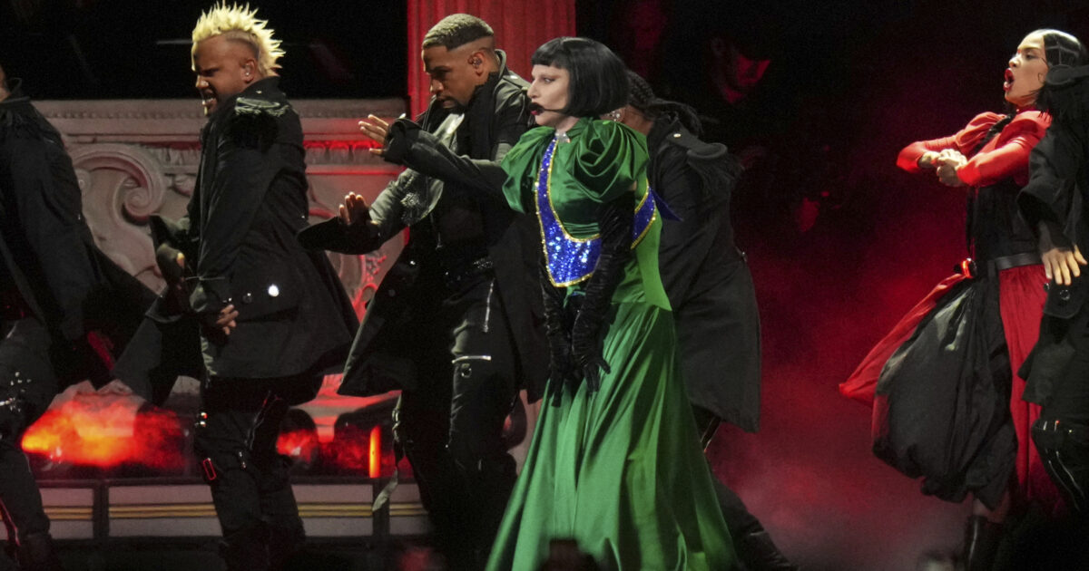 Mega concerto di Lady Gaga a Copacabana: sventato un attentato Mega concerto di Lady Gaga a Copacabana: sventato un attentato