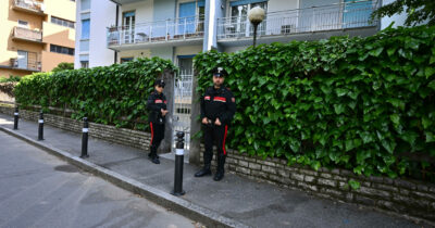 Copertina di Bergamo, 26enne ucciso a coltellate nella notte: la rissa per questioni legate al tifo. Arrestato un 19enne