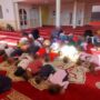 Copertina di Bambini dell’Infanzia in visita a una moschea: la foto sui social della scuola scatena le polemiche