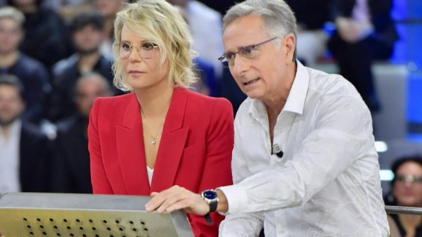 Paolo Bonolis: “Ho chiamato Stefano De Martino per sostituirmi ad Avanti un altro, ma ha detto no. Maria De Filippi? Credo lavoreremo insieme”. Lei però glissa Paolo Bonolis: “Ho chiamato Stefano De Martino per sostituirmi ad Avanti un altro, ma ha detto no. Maria De Filippi? Credo lavoreremo insieme”. Lei però glissa