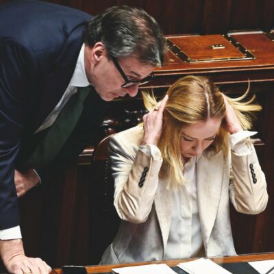 Copertina di Giorgetti avverte i ministri:  “Ora tagliate subito le spese”
